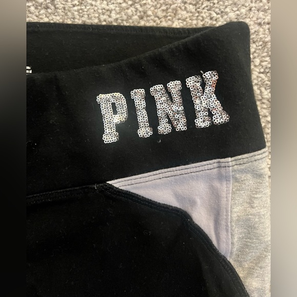 VS PINK - 💜🤍 Yoga Leggings - Picture 2 of 5